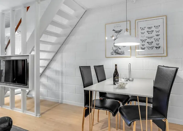 2 Bedroom Cozy In Apartment *