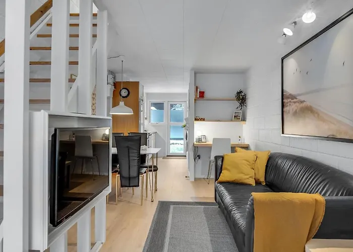 2 Bedroom Cozy In